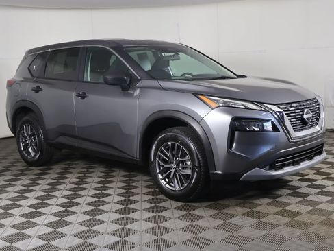Used 2023 Nissan Rogue S AWD/4WD image 2