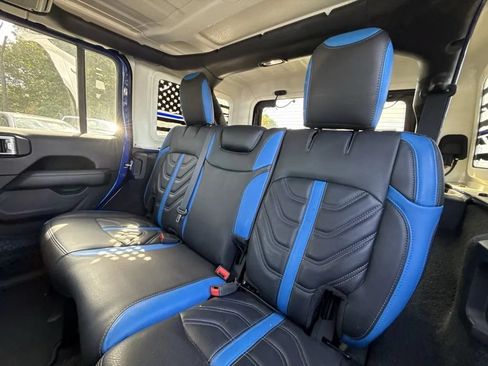 Used 2019 Jeep Wrangler Unlimited Sahara w/ Uconnect 4C Nav & Sound Group AWD/4WD image 9