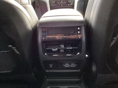 Used 2024 Jeep Grand Cherokee L Limited w/ Luxury Tech Group II image 19