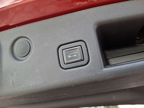 Used 2020 Chevrolet Equinox LT image 28