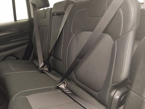 Used 2023 Jeep Grand Cherokee Laredo w/ Luxury Tech Group I RWD image 18