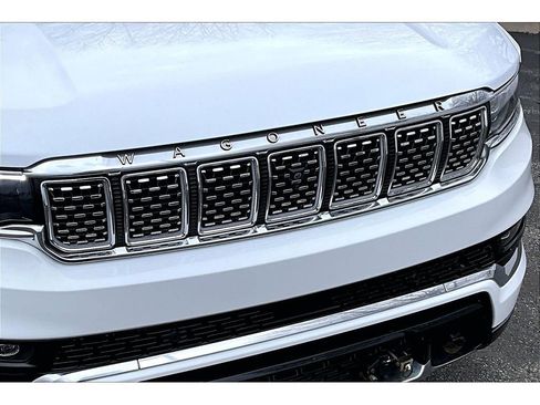 Certified 2024 Jeep Grand Wagoneer Series III w/ HD Trailer Tow Package AWD/4WD image 34