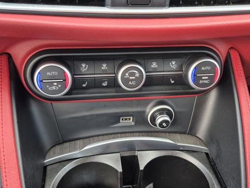 Used 2020 Alfa Romeo Stelvio Ti w/ Nero Edizione AWD/4WD image 28