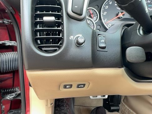 Used 2006 Chevrolet Corvette Convertible w/ Preferred Equipment Group RWD image 15