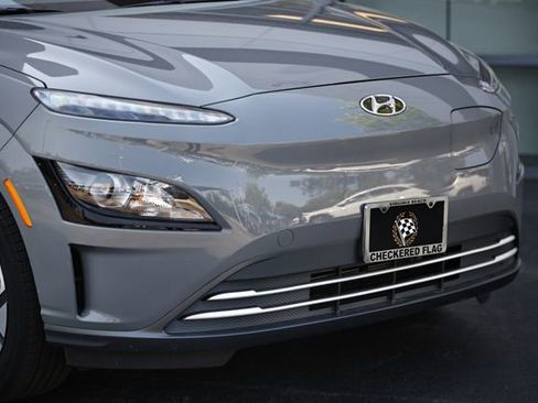 Used 2023 Hyundai Kona SE w/ Cargo Package FWD image 2