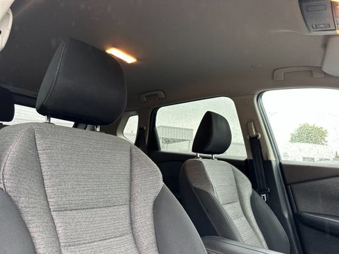 Used 2022 Nissan Rogue SV AWD/4WD image 16
