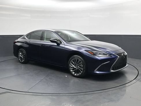 Used 2025 Lexus ES 350 Ultra Luxury FWD image 2