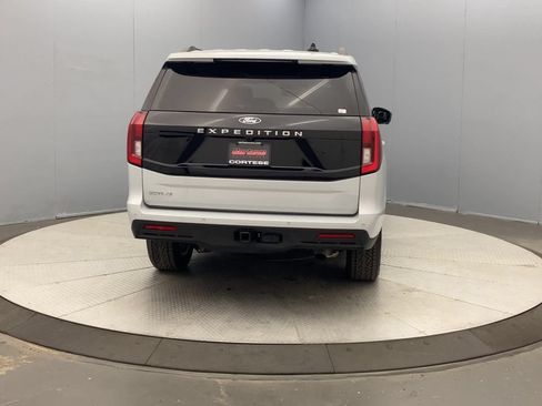 Used 2025 Ford Expedition Active AWD/4WD image 4