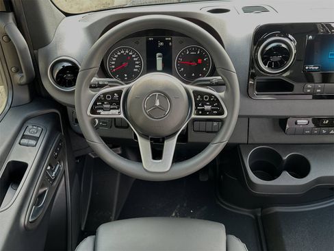 Used 2024 Mercedes-Benz Sprinter 2500 image 13