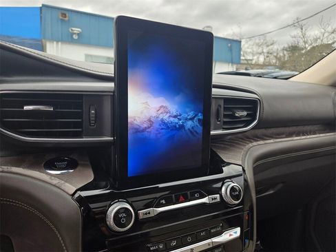 Used 2022 Ford Explorer Platinum w/ Equipment Group 601A image 16