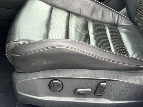 Used 2019 Volkswagen Golf R 4-Door image 32