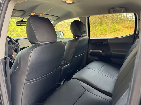 Used 2016 Toyota Tacoma SR5 w/ SR5 Appearance Package (SN) AWD/4WD image 18