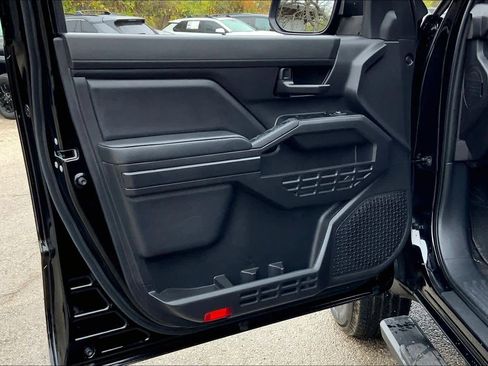 Used 2025 Toyota Tacoma SR image 19