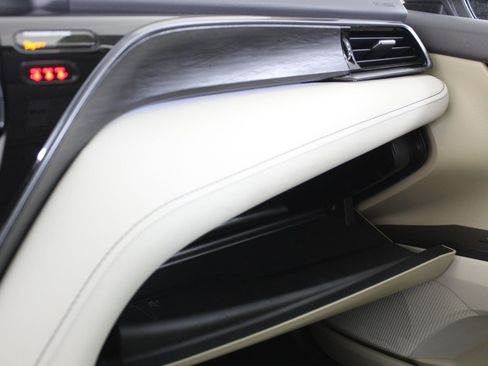 Used 2021 Toyota Camry XLE w/ Navigation Upgrade Package image 29