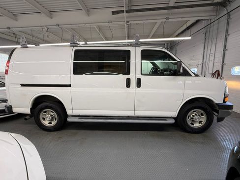 Used 2018 Chevrolet Express 2500 w/ Driver Convenience Package RWD image 6