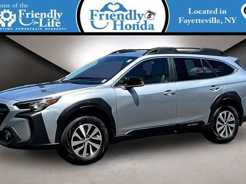 Used 2025 Subaru Outback Premium AWD/4WD image 1