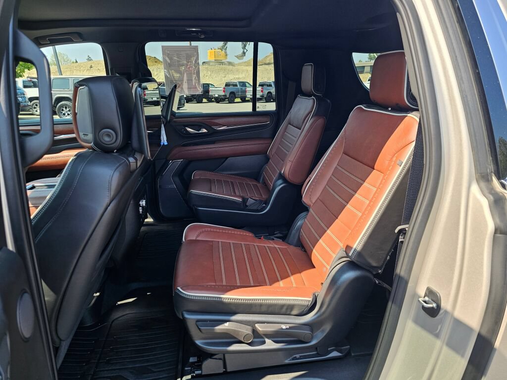 Used 2023 GMC Yukon XL Denali Ultimate AWD/4WD image 24