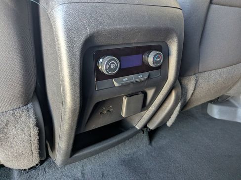 Used 2024 Chevrolet Traverse LT image 19