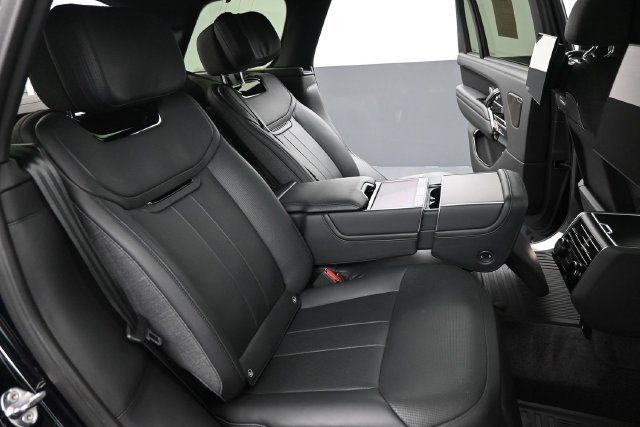 Used 2024 Land Rover Range Rover SV AWD/4WD image 25