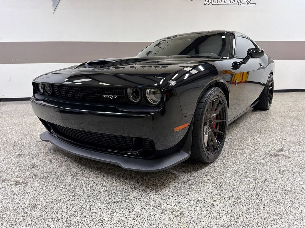Used 2016 Dodge Challenger SRT Hellcat RWD image 3