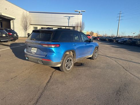 Used 2022 Jeep Grand Cherokee Trailhawk w/ Luxury Tech Group III image 15