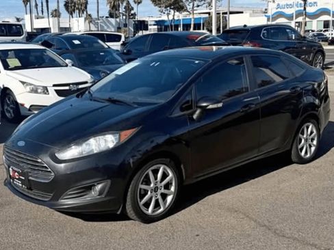 Used 2015 Ford Fiesta SE w/ Equipment Group 201A image 2