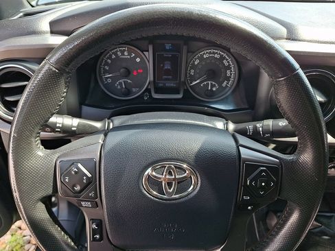 Used 2017 Toyota Tacoma TRD Sport w/ Tow Package AWD/4WD image 17