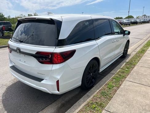 Used 2025 Honda Odyssey Sport-L image 3