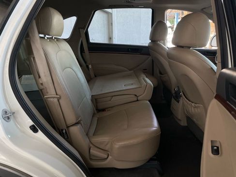 Used 2012 Hyundai Veracruz Limited w/ Entertainment Pkg image 24