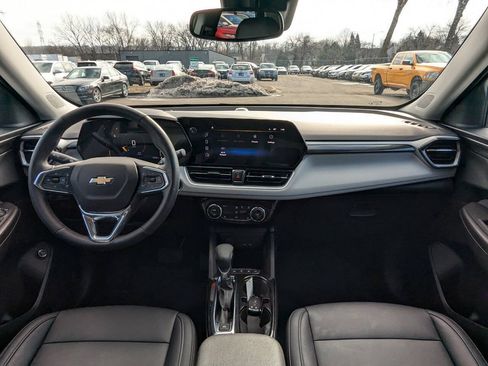 Used 2026 Chevrolet TrailBlazer LT w/ Convenience Package AWD/4WD image 2