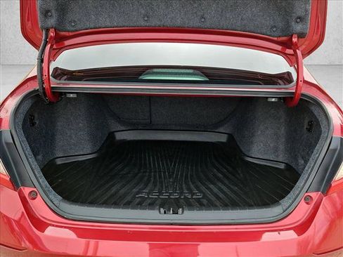 Used 2021 Honda Accord Touring image 6