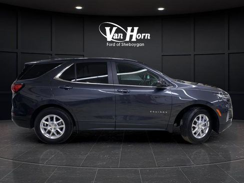 Used 2022 Chevrolet Equinox LT image 2