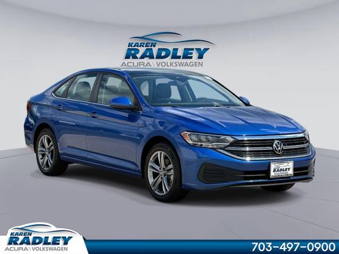 Certified 2023 Volkswagen Jetta SE w/ Panoramic Sunroof Package FWD image 1