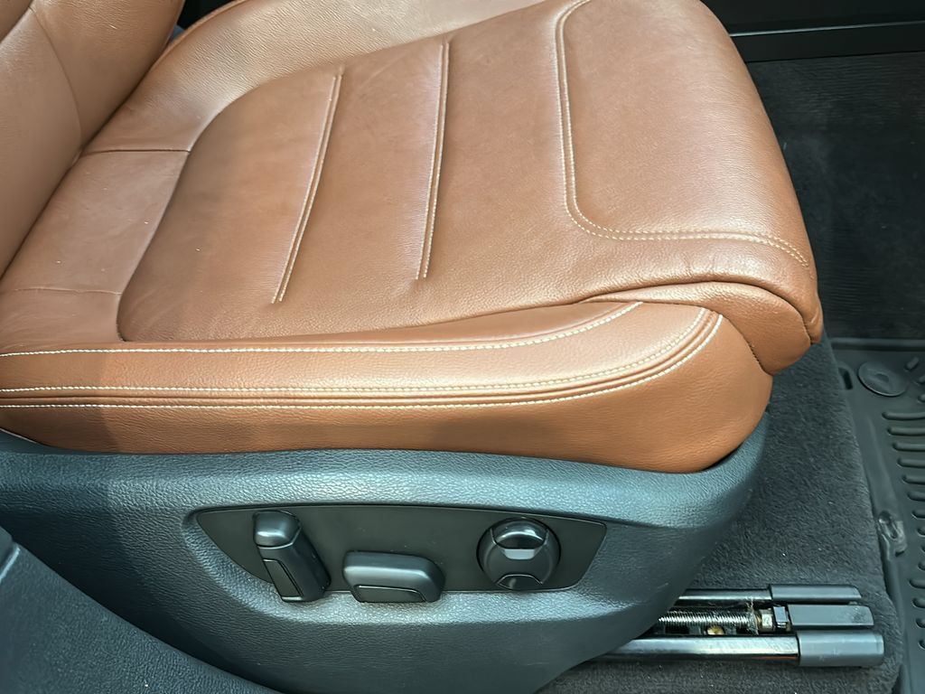 Used 2015 Volkswagen Touareg VR6 AWD/4WD image 23