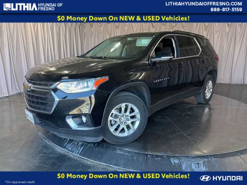 Used 2021 Chevrolet Traverse LT image 1