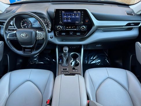 Used 2021 Toyota Highlander XLE image 24