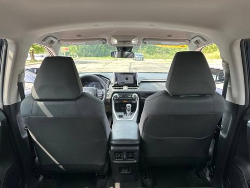 Used 2025 Toyota RAV4 XLE AWD/4WD image 30
