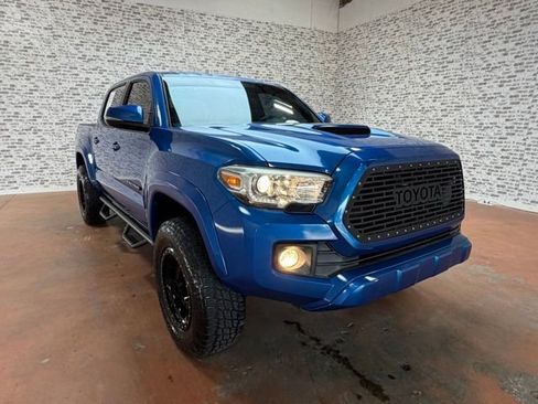 Used 2016 Toyota Tacoma TRD Sport w/ Premium & Technology Package AWD/4WD image 7