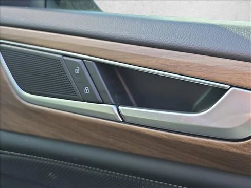 Used 2024 Volkswagen Atlas SE image 23