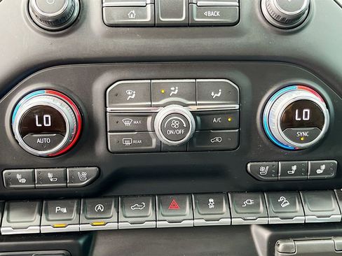 Used 2021 Chevrolet Silverado 1500 LTZ AWD/4WD image 15