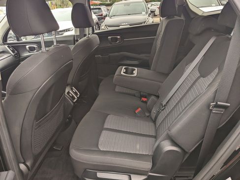 Used 2023 Kia Sorento LX image 10
