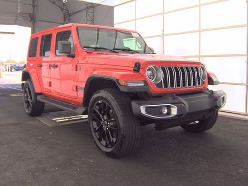 Used 2025 Jeep Wrangler Unlimited Sahara image 6
