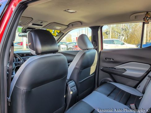 Used 2024 Nissan Kicks SR w/ SR Premium Package FWD image 10