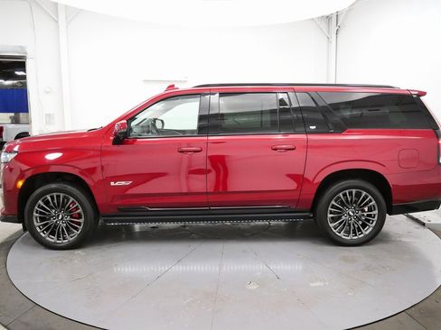 Used 2023 Cadillac Escalade ESV V image 4