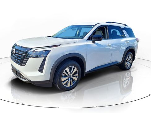 New 2026 Nissan Pathfinder SL AWD/4WD image 3