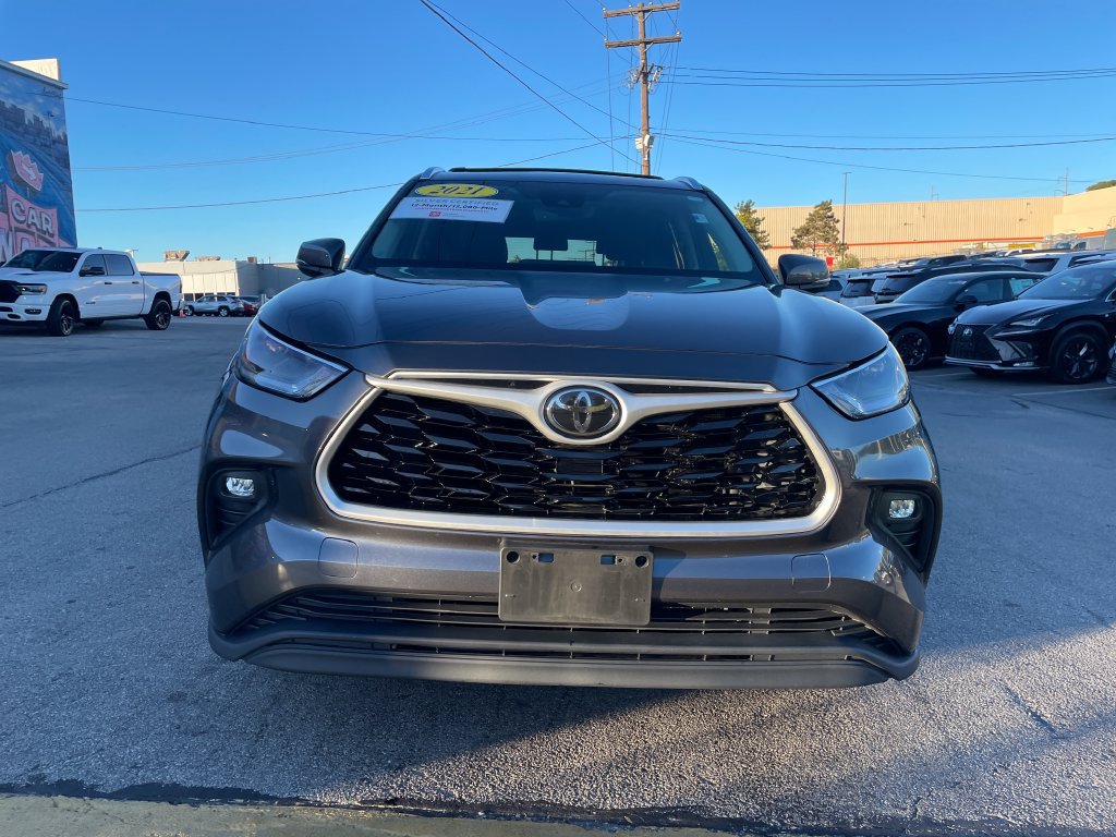 Used 2021 Toyota Highlander XLE AWD/4WD image 8