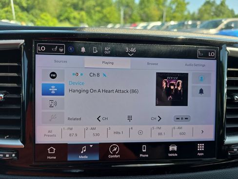 Used 2024 Chrysler Pacifica Touring-L FWD image 17
