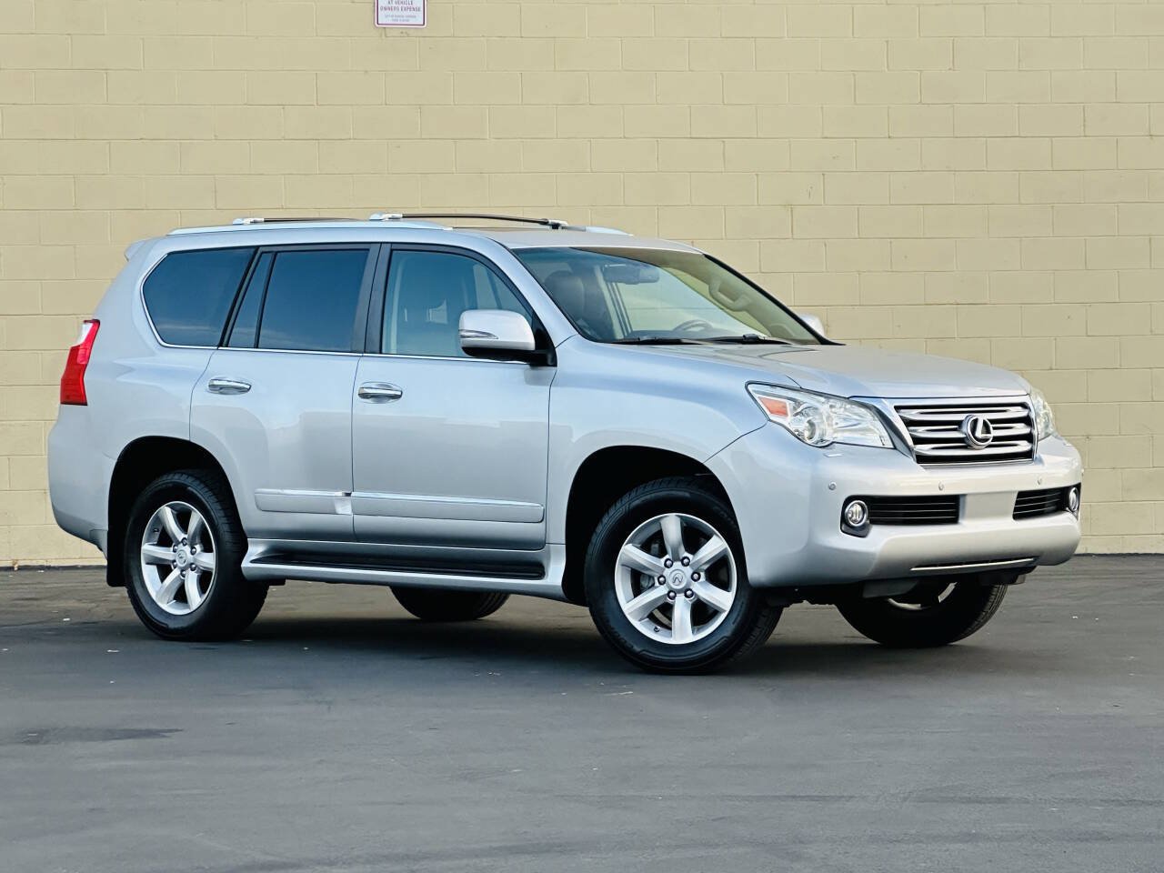 Used 2011 Lexus GX 460 Premium AWD/4WD image 2