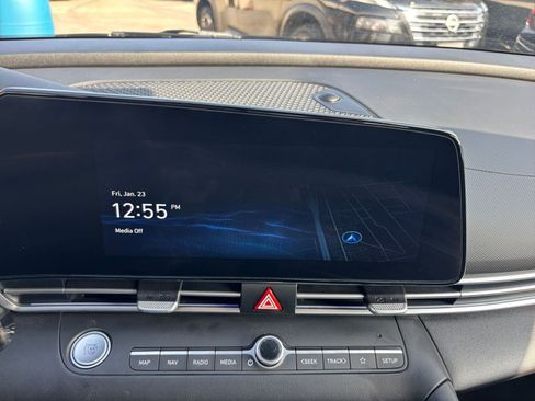 Used 2025 Hyundai Elantra SEL image 21