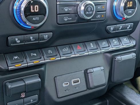 Used 2021 GMC Sierra 1500 Denali w/ Denali Carbonpro Edition image 25